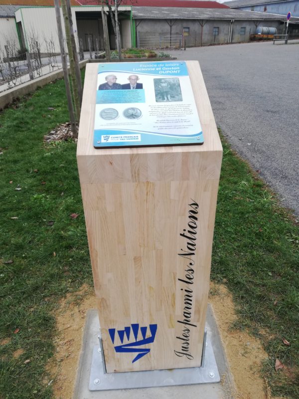 Stèle à Saint Pardoux