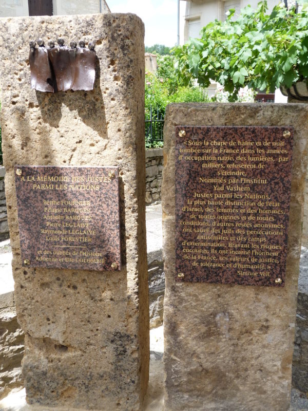 Place des Justes à Salviac