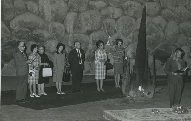 25 avril 1965, cérémonie