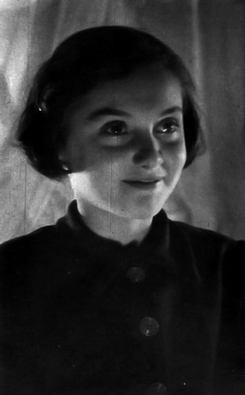 Bella Mandel,11 ans 1946