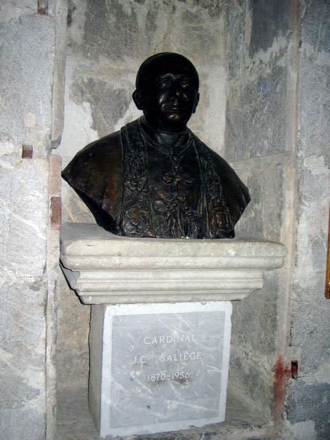Statue de Monseigneur Saliège