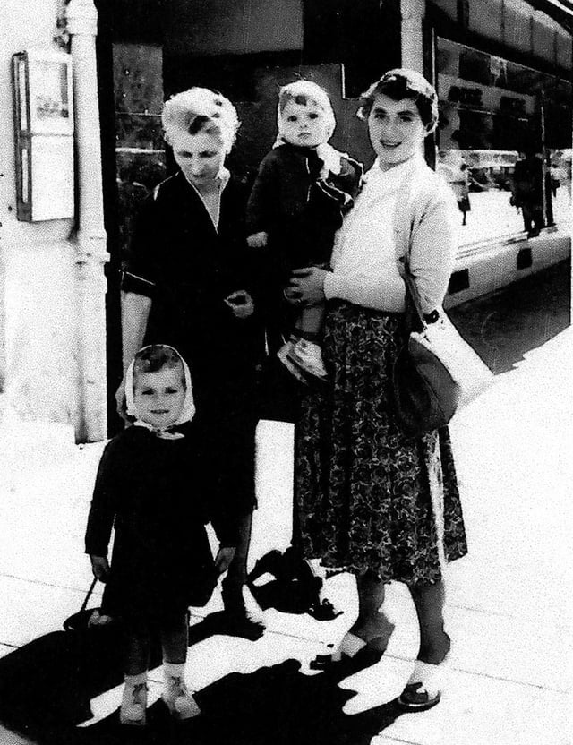 Jeanne Couturier avec Edmonde Broitgan et ses filles 