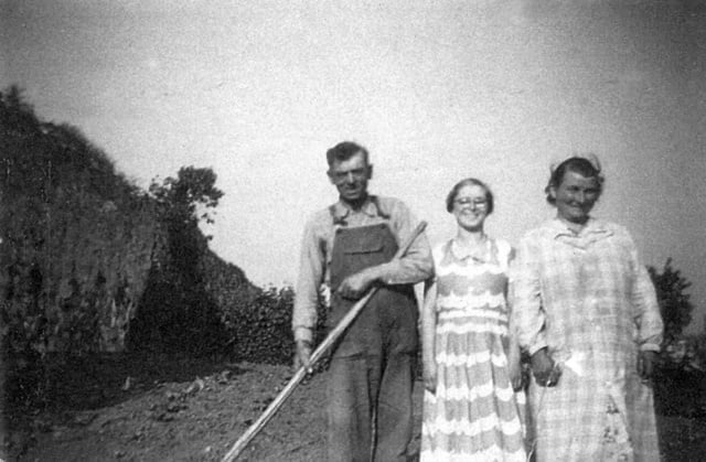 Joseph, sa femme Henriette OWCZAREK et leur fille au centre