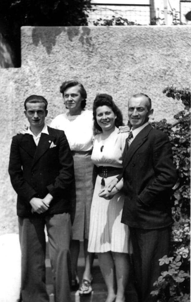 de gauche à droite Jacques Durand, Marcelle, Renée et Philippe DURAND