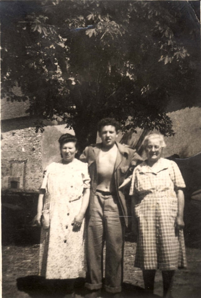 Munier Clémence avec Léon Goldberger et sa mère en 1948 