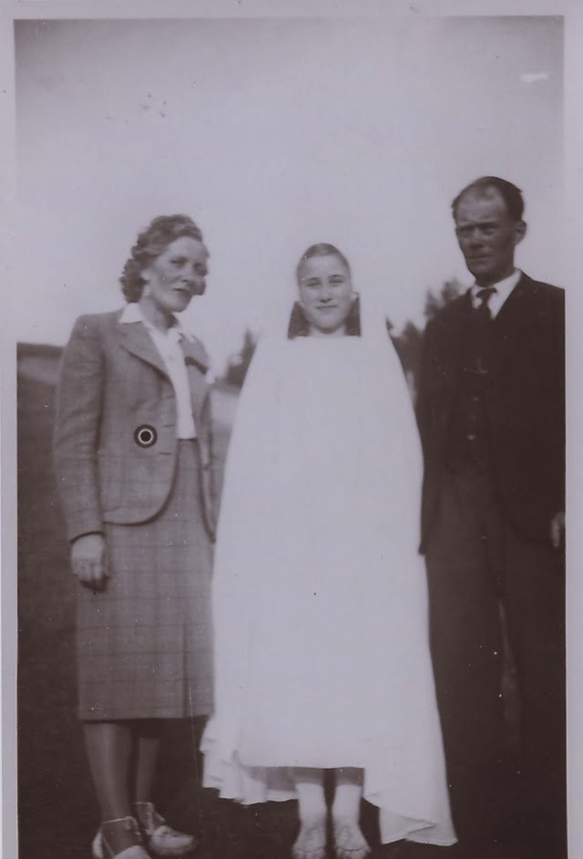 Allard Francois & Jeanne & their dght. Carmen 1944  Credit: COLL.YAD