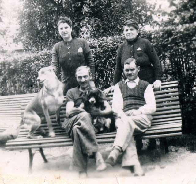 Maurice & Elvire à gauche avec des amis en 1943