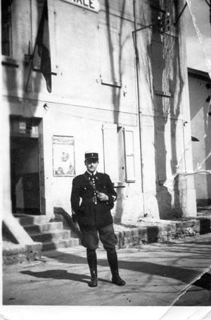 André MARTIN devant la Mairie de Annot en 1943