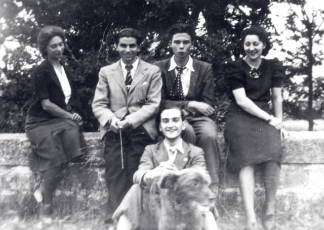 automne 1942 de gauche à droite Madame Delaunay Georges Epchtein Gilbert D Léon Aude 