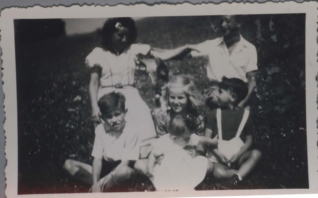 Felix Allard, Arlette Allard, Viviane Gumpel & a small boy with his parents  Credit: COLL.YAD