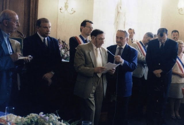 Juillet 1998 cérémonie à Aurillac Intervention de Edmond Mizrahi caché par la famille LAYBROS