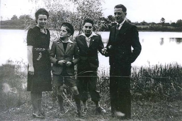 Marcel & Marie-Jeanne PLancoulaine avec Edouard Luntz en 1943 