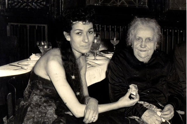 en 1957 LABOLLE Joséphine accompagnée de Mireille Benhamou née Jankelovis