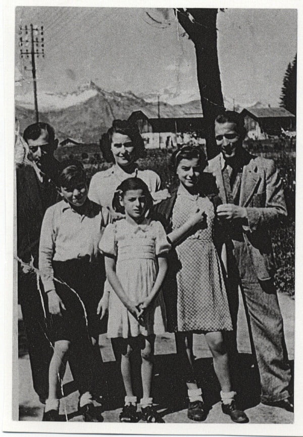 De gauche à droite, Mr STERN, sa femme, son beau frère et les enfants dont Alexi