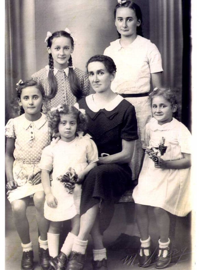 Andrée WALTISPURGER, ses enfants et Liliane au centre le 12 sept 1946