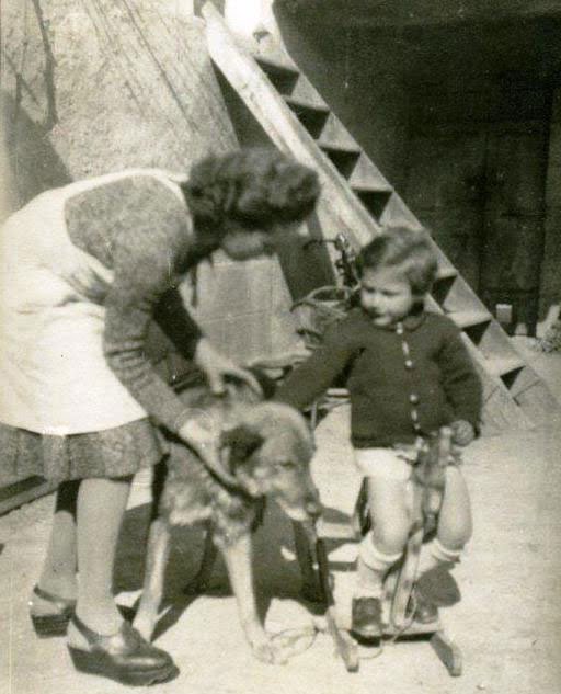 Marie Jeanne dite Paulette BLEYNIE et le petit Sylvain paul en 1944