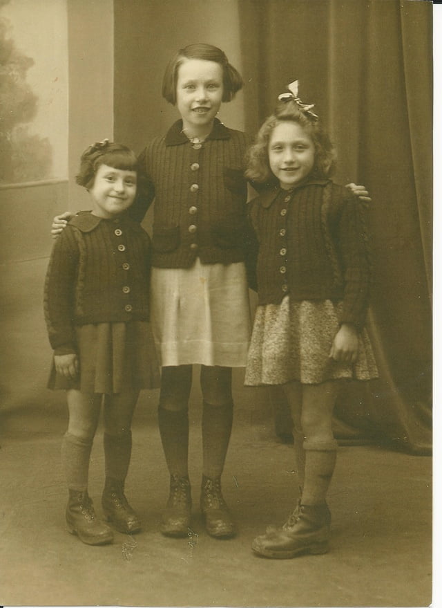 De gauche à droite en 1944 Castetnau Camblong Ginette Lisa Madeleine Szafran