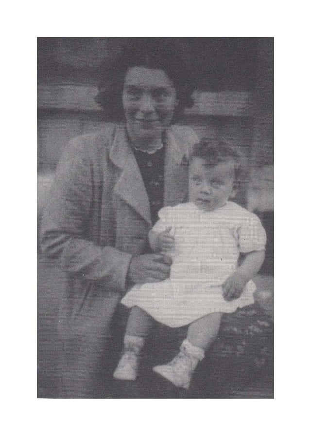 Régine et Dora SKURNIK vers 1942