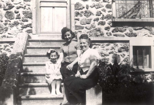 De gauche à droite Lea Kothler, sa mère et Marcelle Bastien