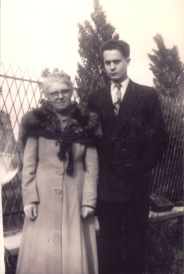 Marie Josse avec Jacques la perosnne sauvée en 1952