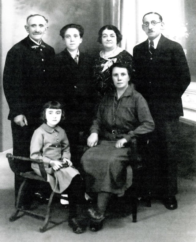 En 1936 famille Wachtel, le père Joseph, le fils Jean, la tante madeleiene, l'oncle Michel