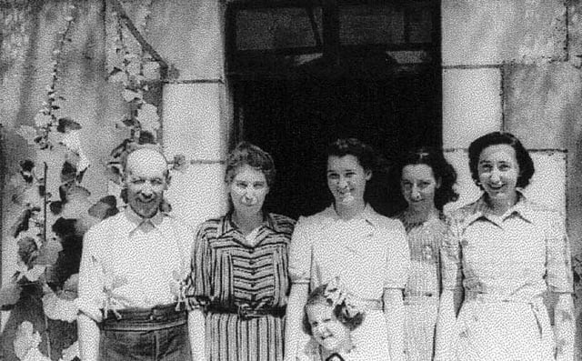 en 1949 Solange Finkelstein avec ses sauveurs
