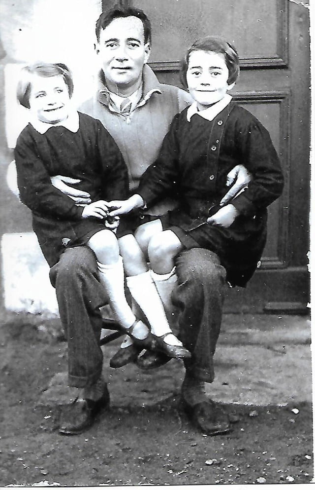 Lucien Robène avec ses deux filles Lucette et Marguerite