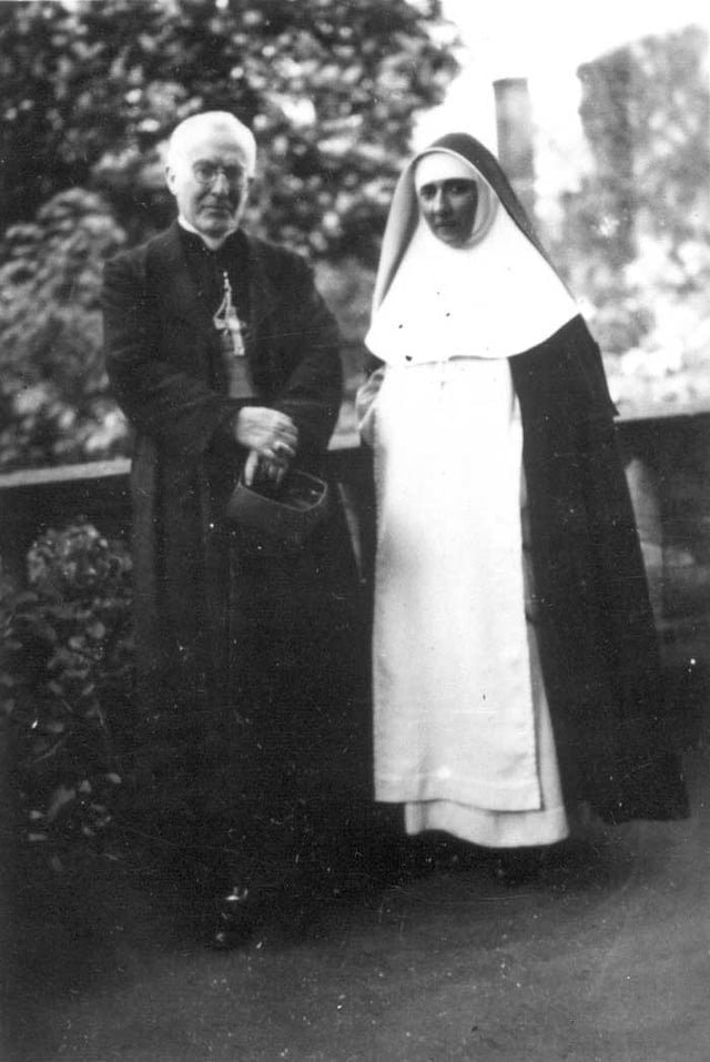Monseigneur Moussaron avec Soeur Suzanne Marie 