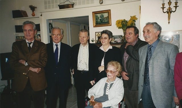 Henriette Labro le jour de sa cérémonie entourée de ses 4 fils