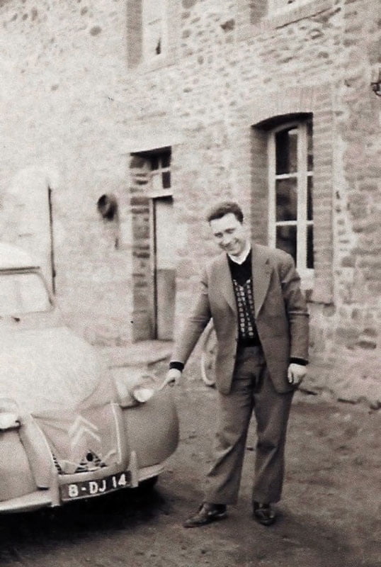 En 1959, devant la ferme de henri Calbris