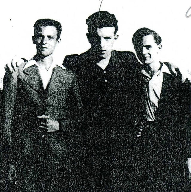 Bernard Bornstein entouré des frères LOIL Maurice et Jojo