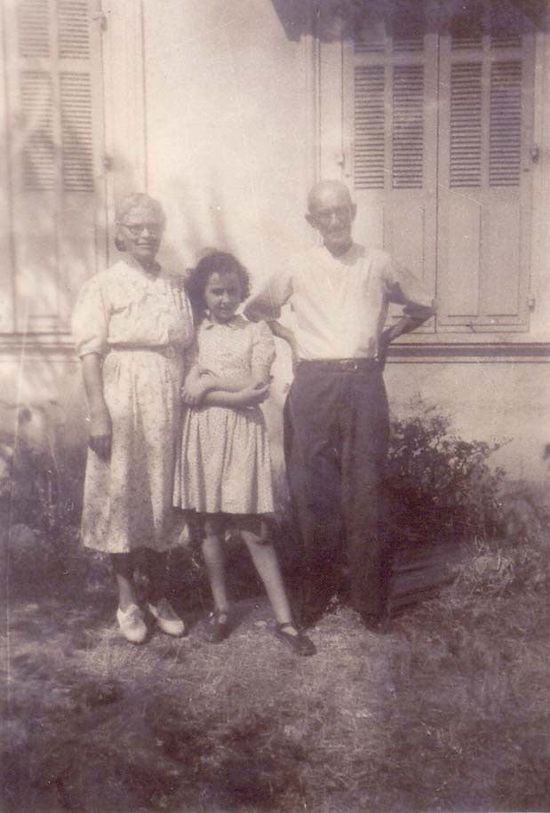 Danielle Amon avec Louis et Marthe Maçon en août 1949