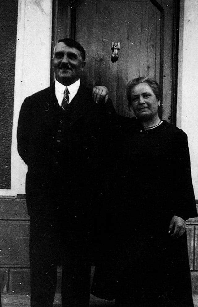 Vers 1930, Léon & Henriette CHIGNAC