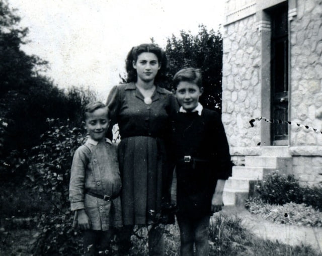 En 1945 Mathilde KERNER avec André et Raymond Janailhac les fils des Justes