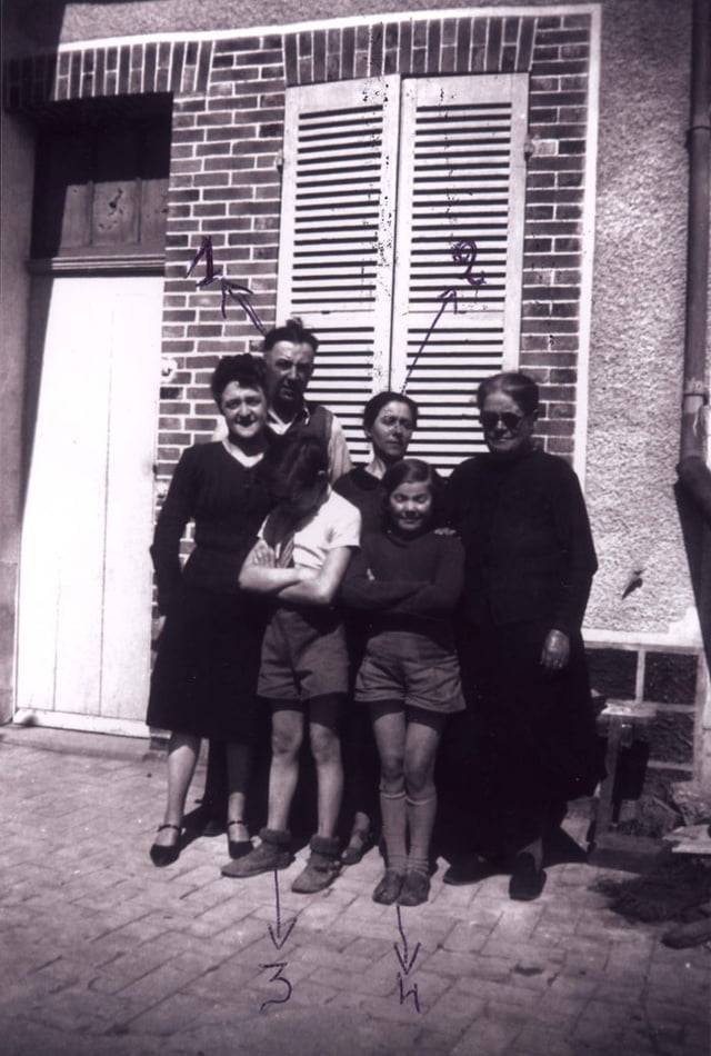 Emmanuel & Eugénie Peteuil avec les sauvées Claude et Eliane Grodner en été 1942