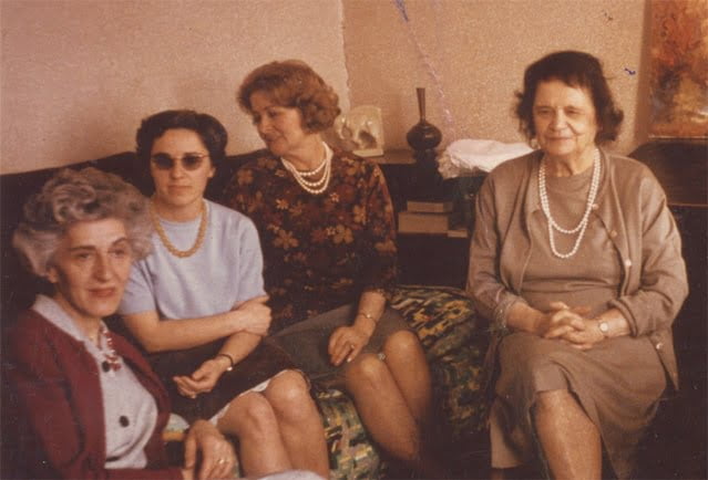 De gauche à droite, Mme Wachtel, Nicole Beneteau, Genevieve Beneteau, Mme Dunand