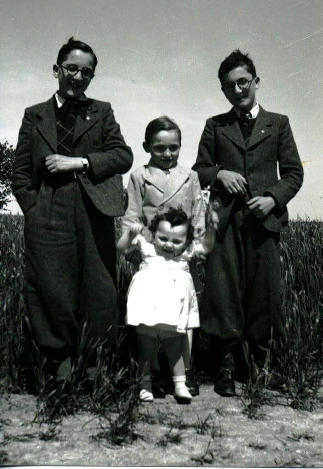 les enfants BACHMAN en 1937 les jumeaux jean et Pierre et les deux plus jeunes Salomon et Nicole