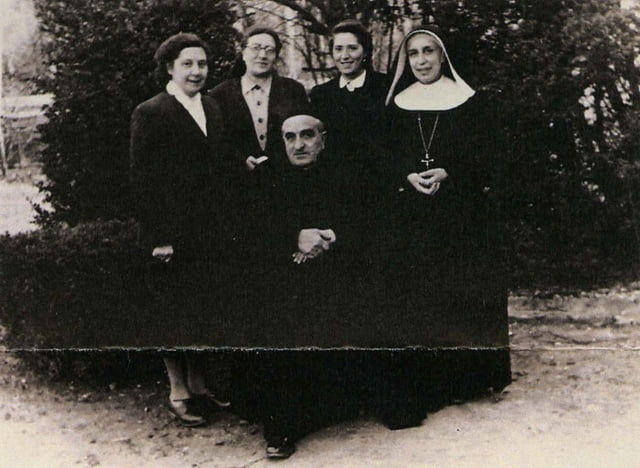 A gauche Emma Navarro en 1955