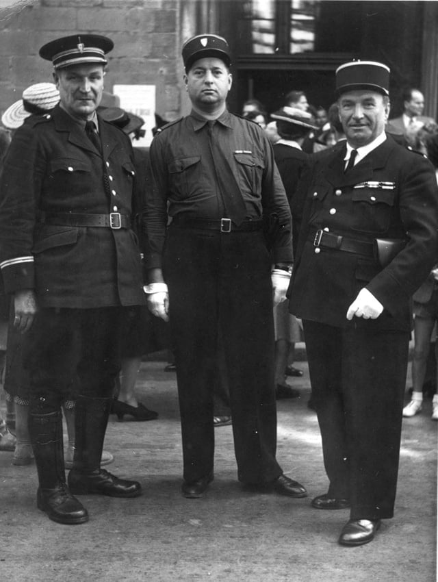 HAAG Urbain à droite en 1949 