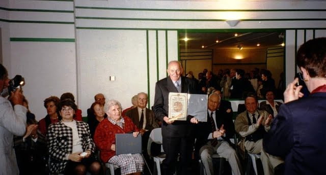 remise de la médaille le 29 mai 1998 à Paul Gauthié 