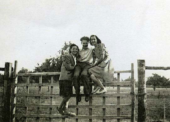 Léopold Goldstein avec les filles RUSSEAU