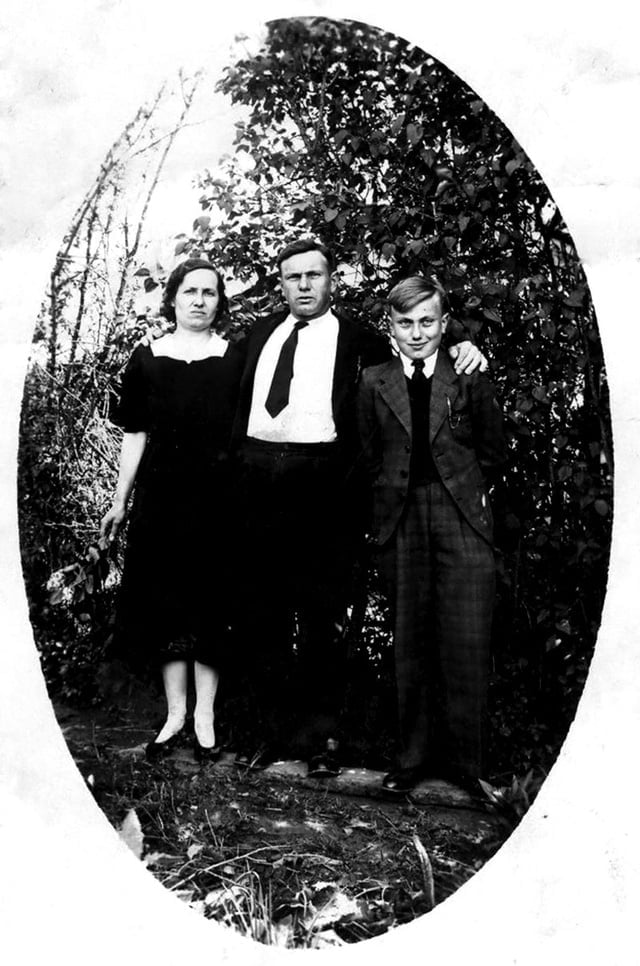 Alice et Paul et leur fils Guy Chevalier, 