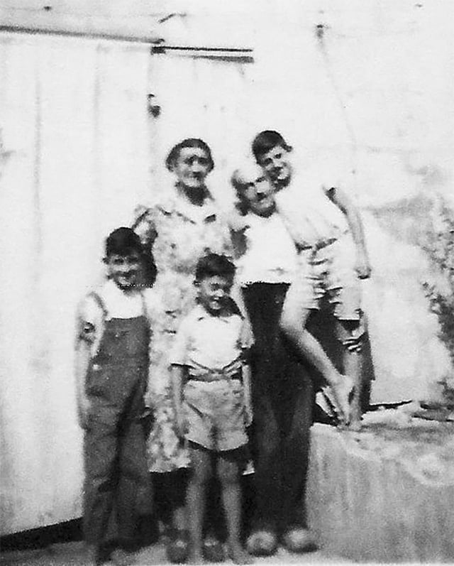 1942, Famille Reiss