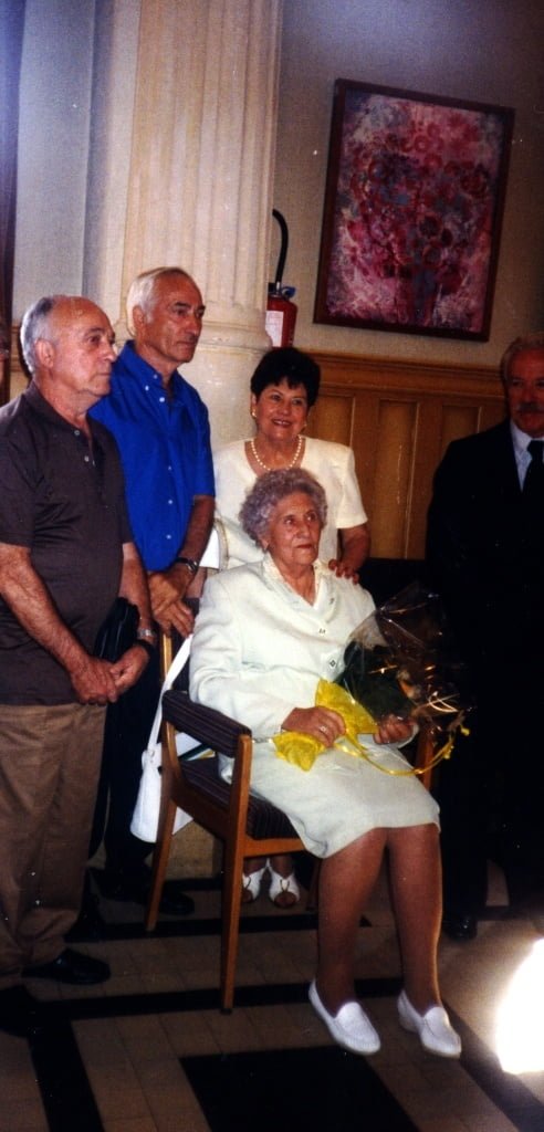 Marthe THIBAULT assise et de gauche à droite M. Rucquoy, Colette et Charles