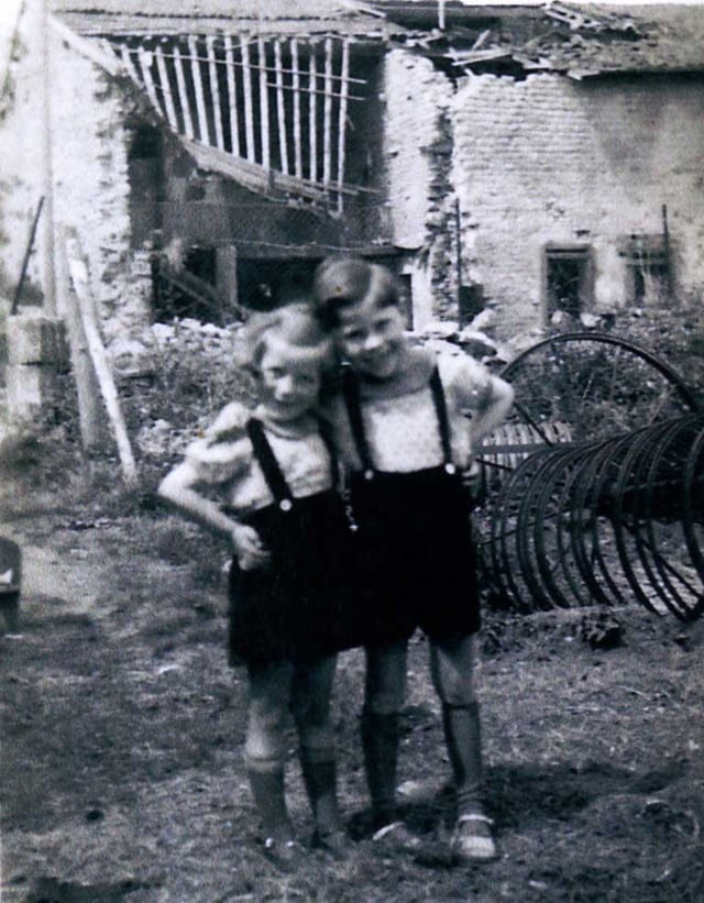 Jean & Bernadette en mai 1942