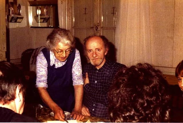 en 1978 en famille de face Anna et  henri Racimora de dos Claude Simier son fils Loïc et sa femme