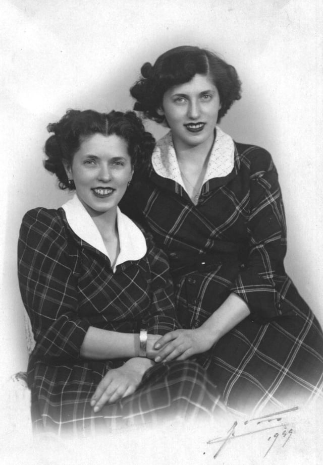 Les jumelles Holder en 1949