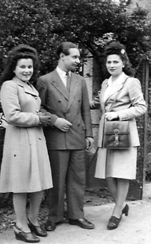 Pau 1944 deux des soeurs Goland avec André Josuat