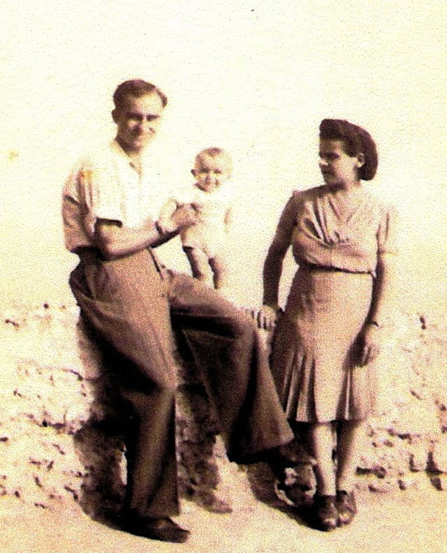 1943 à Nice François Giribone sa femme Léo et leurs fils Claude