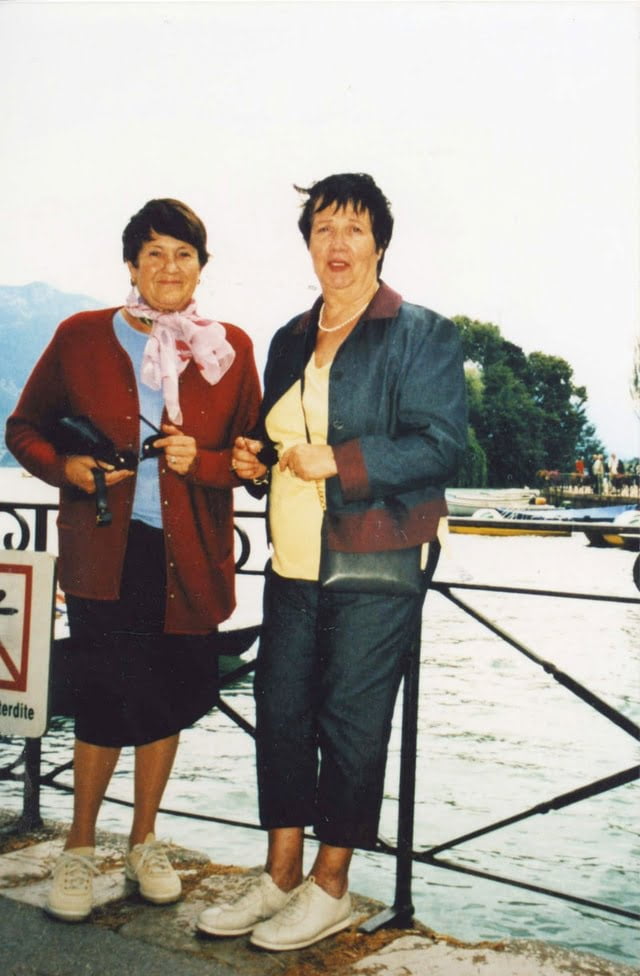 Claudine Perrin Poznanski avec la fille de ses sauveurs